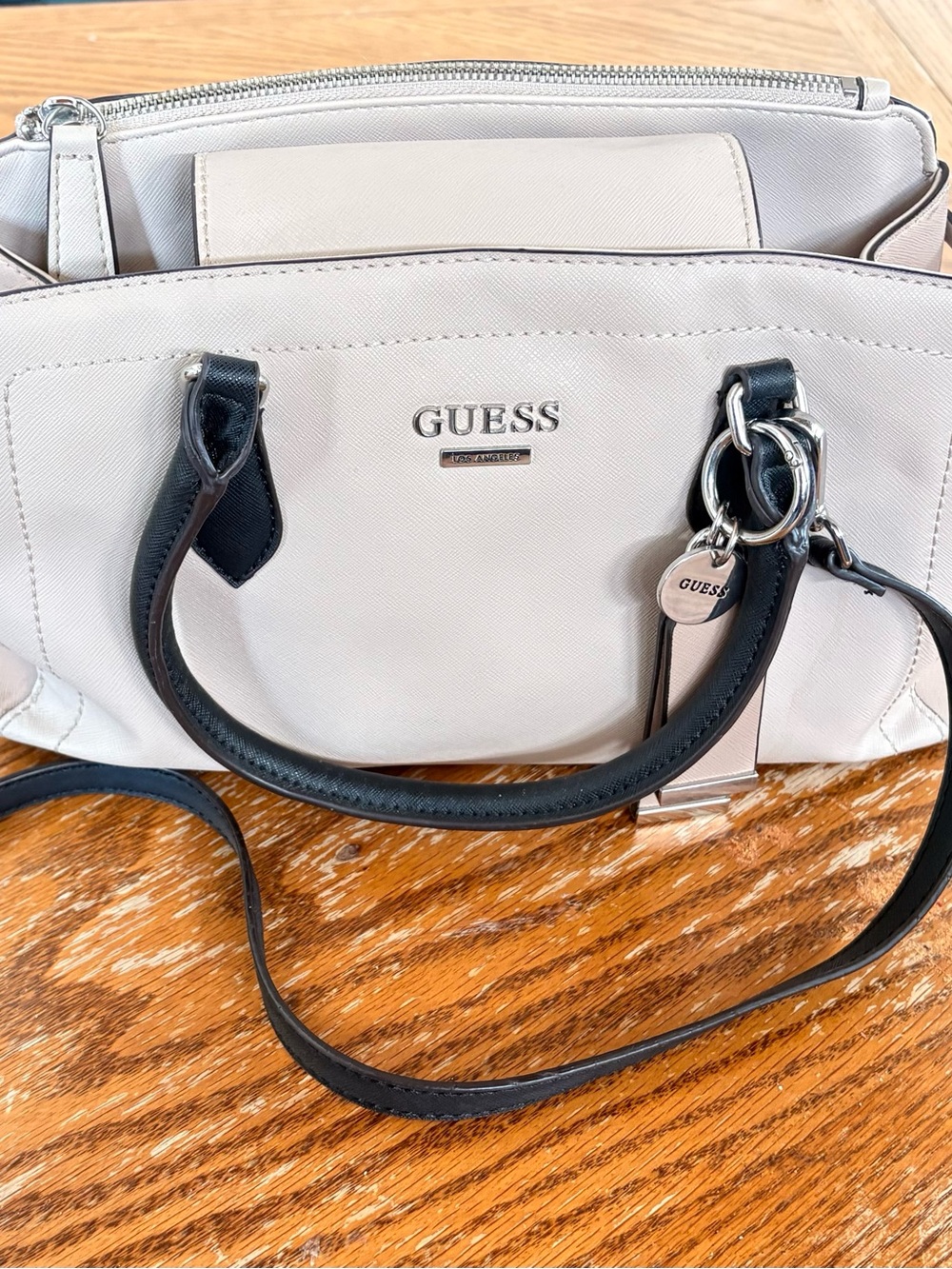 GUESS Crossbody Handbag/ Purse with Carrying Straps Lots of Compartments